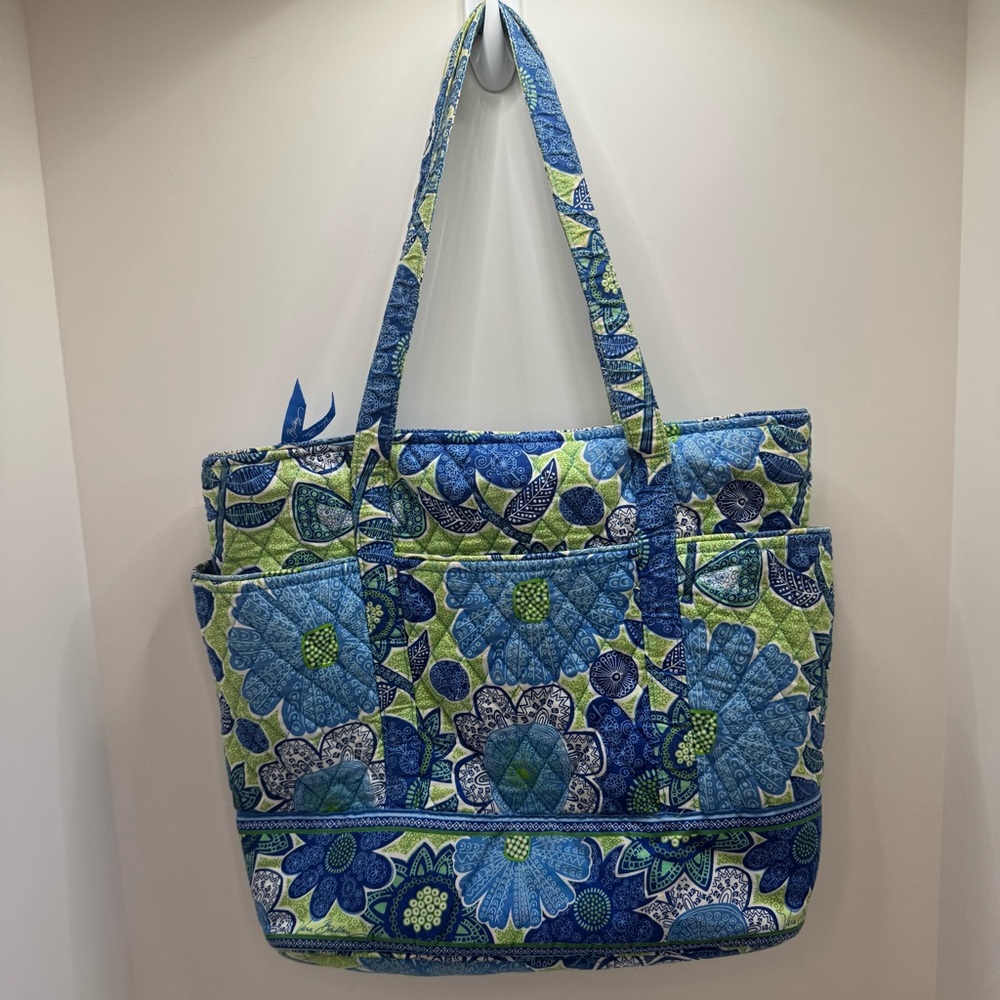 Vera Bradley Doodle Daisy Pattern Retired Large Zip Tote Bag